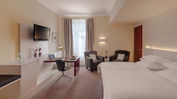 Superior Room, 1 Queen Bed, Garden View
