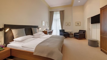 Superior Room, 1 Queen Bed, Garden View