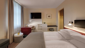 Standard Room, 1 Queen Bed, Garden View