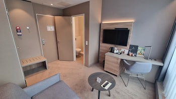 Suite, Balcony
