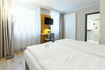 Standard Room, 1 Queen Bed