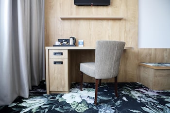 Comfort Room, 1 Double Bed, Balcony (Shower Only)