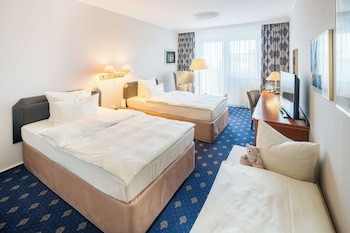 Family Room, 2 Twin Beds (Shower Only)