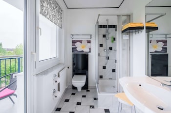 Comfort Room, 1 Queen Bed, Balcony (Shower Only)