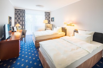 Standard Room, 2 Twin Beds (Shower Only)
