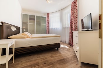 Standard Apartment, Multiple Beds (Cozy Sitting Corner)