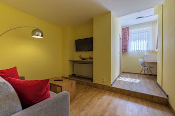 Standard Apartment, Multiple Beds (Cozy Sitting Corner)