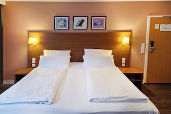Standard Room, 1 Queen Bed