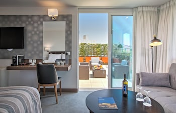 Junior Suite, Club Lounge Access