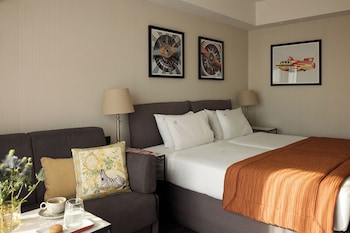 Acropolis Frame Triple Room