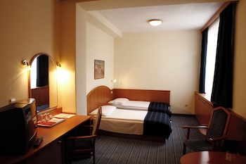 Economy Triple Room