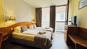 Deluxe Twin Room with Balcony