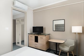 Superior Single Room, 1 Queen Bed