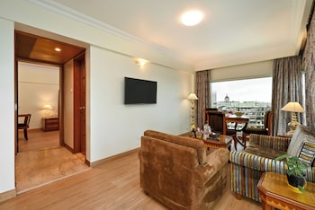 Suite, 1 King Bed, Sea View