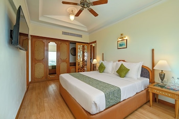 Suite, 1 King Bed, Sea View