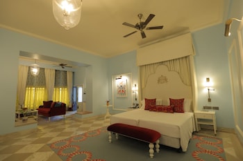 Grand Luxury Twin Bed Room