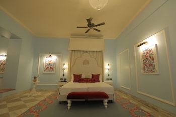 Grand Luxury Twin Bed Room