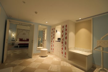 Grand Luxury Twin Bed Room
