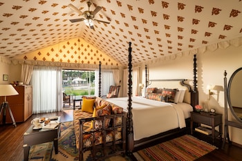 Luxury Tent (with Sitout)
