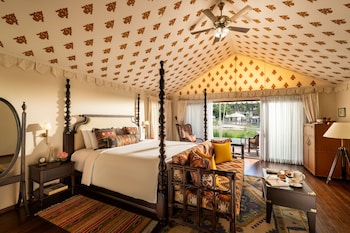 Luxury Tent (with Sitout)