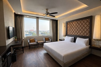 Deluxe Room, 1 King Bed