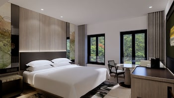Deluxe Room, 1 King Bed