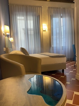 Junior Room (180)