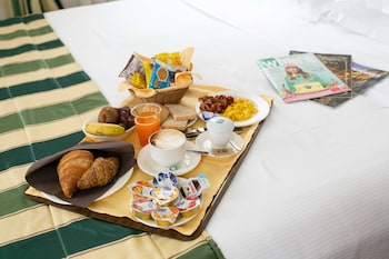 Deluxe Room, 1 King Bed