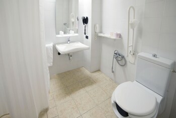 Standard Twin Room, Mobility Accessible