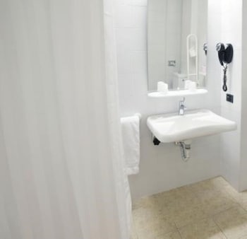 Standard Twin Room, Mobility Accessible