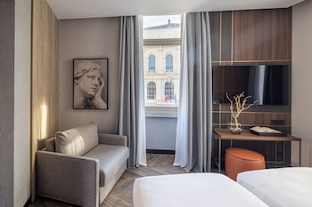 Executive Suite, Courtyard View