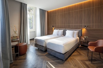 Junior Suite, Courtyard View