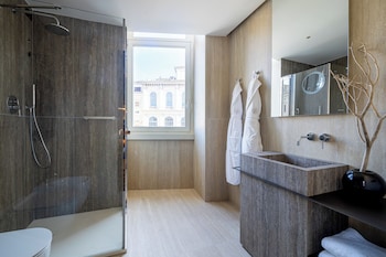 Junior Suite, Courtyard View