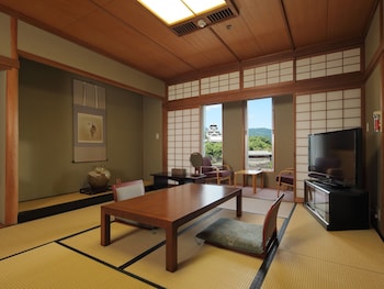 Suite Room with Tatami Area and Castle View Non Smoking