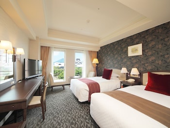 Superior Twin Room with Castle View Non Smoking