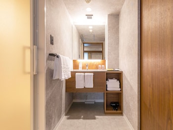Deluxe Queen Double Room with City View Non Smoking