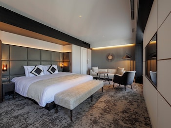 [Single Use] Espacio Deluxe Double Room with Lounge Access, Non Smoking