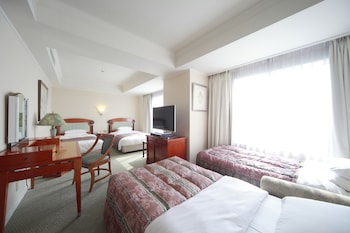 [Non-Smoking] Deluxe Twin Room (with 1 Extra bed and 1 Sofa Bed)