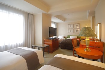 [Non-Smoking] Deluxe Twin Room (with 1 Extra bed and 1 Sofa Bed)