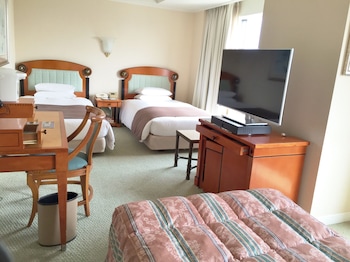 [Non-Smoking] Deluxe Twin Room with Extra Bed (For 3 People)