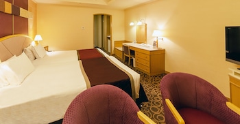 Moderate Twin Room, Smoking (High Floor)