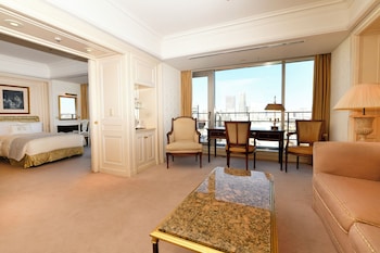 [Check-in 15:00] Tower High Floor Suite Twin, Non Smoking