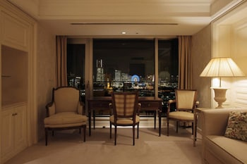 [Check-in 15:00] Tower High Floor Suite Twin, Non Smoking