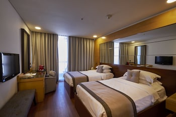Classic Room Resort View King Bed