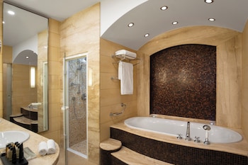 Presidential Suite (Old Town View)