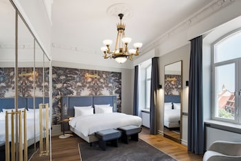 Presidential Suite (Old Town View)