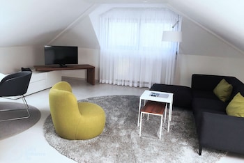 Studio (Villa)