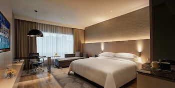 Club Room, 1 King Bed with Sofa bed
