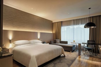Deluxe Room, 1 King Bed with Sofa bed