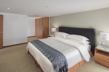 Junior Suite, 1 King Bed (Dining Area)
